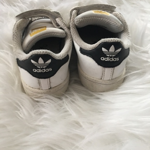 Toddler adidas Superstars size 7K - Picture 3 of 5